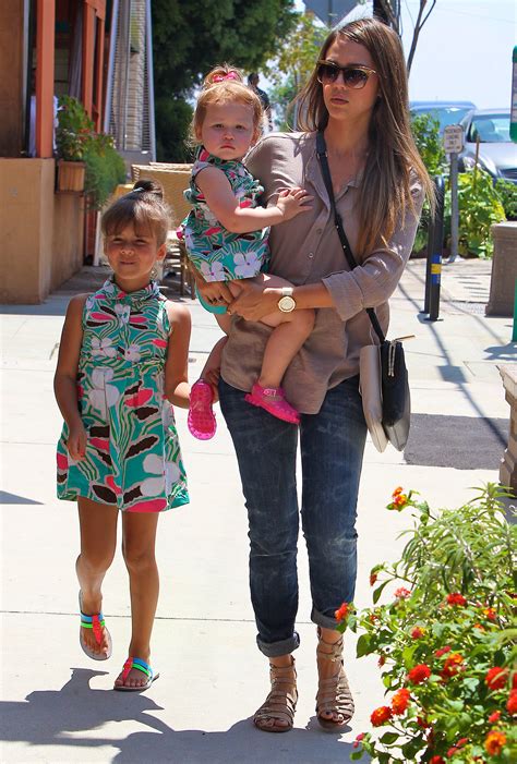 Jessica Alba Dressed Her Daughters In Adorable Matching Outfits For A Best Of 2013 80 Amazing