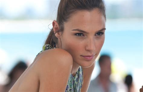 gal gadot fast and furious cast babe flaunts assets i