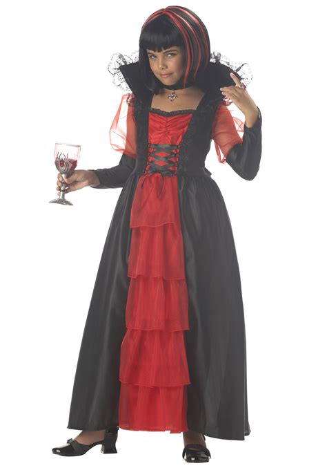 trends-of-halloween-costumes-in-different-kinds-little-girls-for-a-dracula-and-vampire-costumes