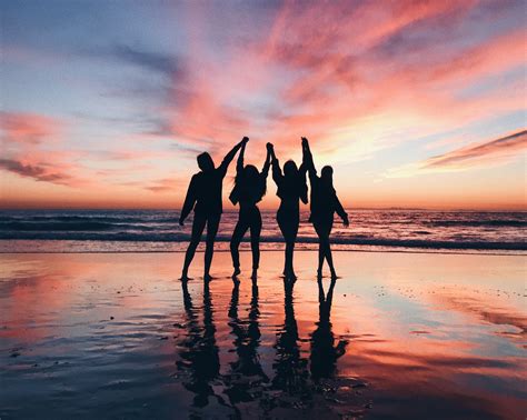 Sunsets With Friends Beach Pictures Friends Summer Pictures Sunset Pictures