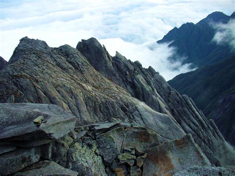 Each article comes with beautiful photos. Introduction to Sabah, The Land Below the Wind - Latitudes