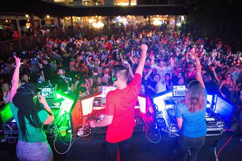 How To Dj At A Silent Disco Your Plug And Play Dj Guide