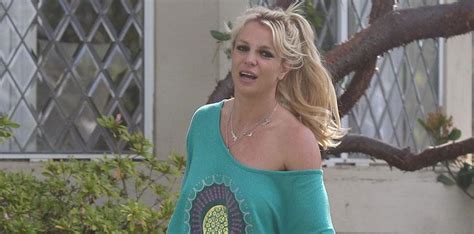 [pics] Britney Spears Braless No Underwear Wardrobe Malfunction