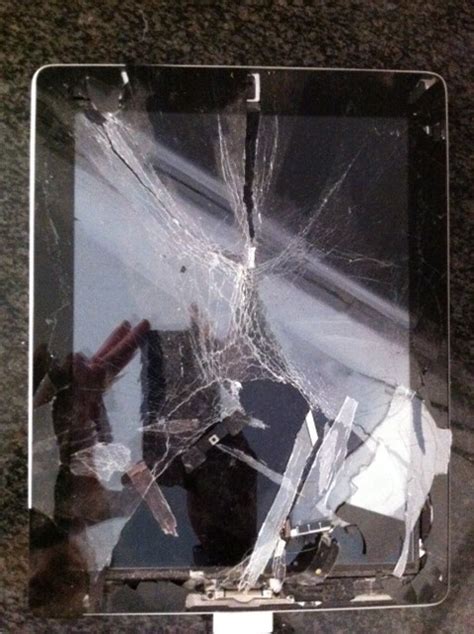 Broken Ipad 2 Glass And Lcd Platinum Repairs Trustworthy Tech