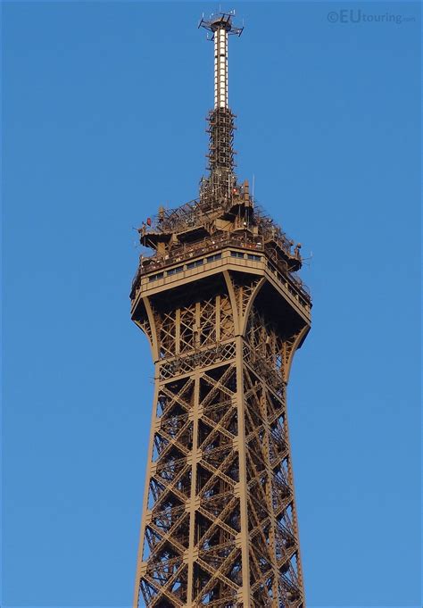 Hd Photo Of The Eiffel Tower Top Section And Viewing Platform Page 12
