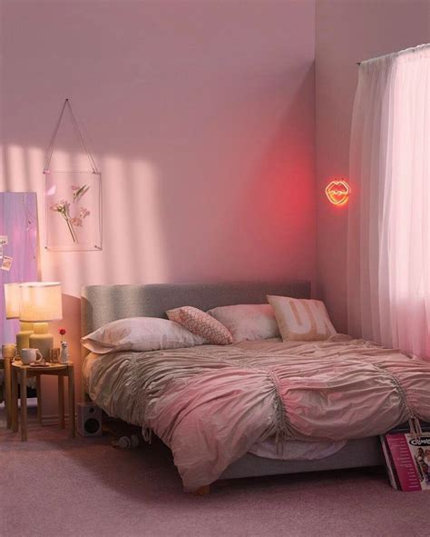 Thursday Tip Off Relive The 2000s Urban Outfitters Blog Aesthetic Bedroom Pink Bedroom