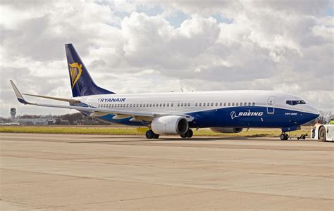 However, did you know that the airline also. Photo: Boeing-Ryanair special hybrid livery 737-800 ...