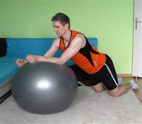 Stirring The Pot With Exercise Ball Form, Muscles Worked ...