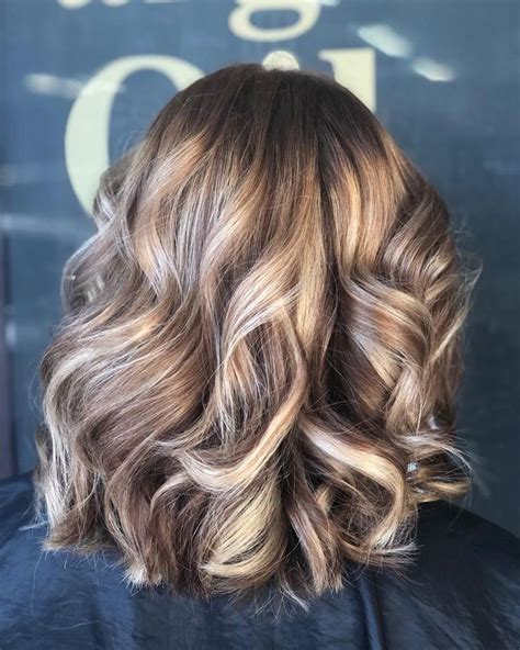 In this technique, prominent tones such as gray, platinum, pink, green and blue are used most. Chunky Highlight Hair Ideas | Hair highlights, Chunky ...