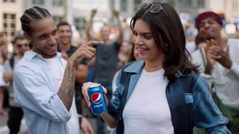 Pepsi Pulls That Ridiculous Kendall Jenner Ad Apologizes For “missing The Mark”