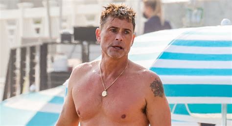 Rob Lowe Shows Off Fit Shirtless Figure At The Beach Rob Lowe Shirtless Just Jared