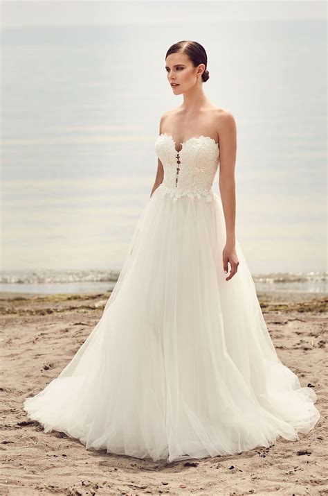 Plunging Sweetheart Lace Wedding Dress Style 2110