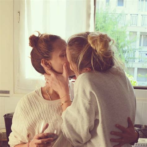 Pin By Sarah Jlk On Lesbian Kiss In Lesbians Kissing Girlfriend