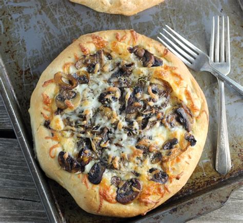 Caramelized Onion And Mushroom Pizza Words Of Deliciousness