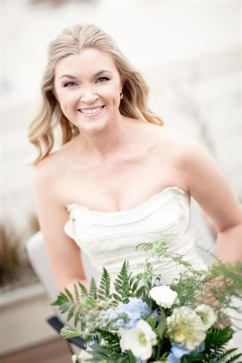 The company has over 250 wedding dresses for rent as of march 2020. San Francisco Cafe Wedding From Julie Mikos | Wedding ...