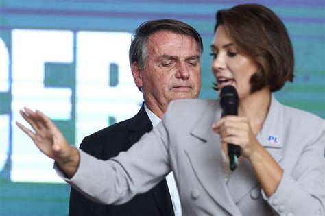 All Eyes In Brazil On Michelle Bolsonaro As Her Husband S Career