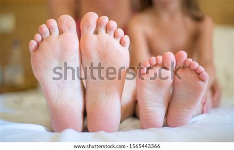 mother daughter feet bed stockfoto 1565443366 shutterstock
