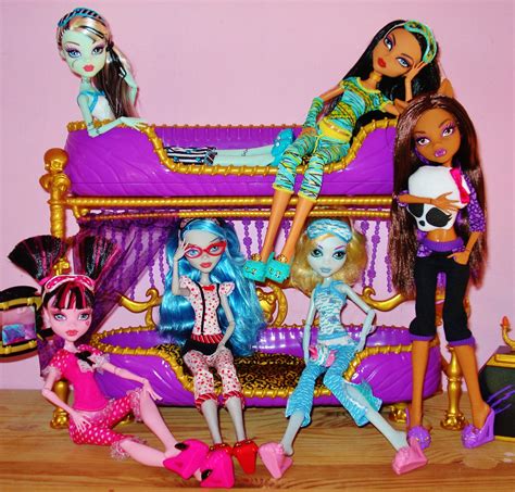 monster high dead tired frankie stein cleo de nile clawdeenwolf drculuara ghoulia yelps lagoona