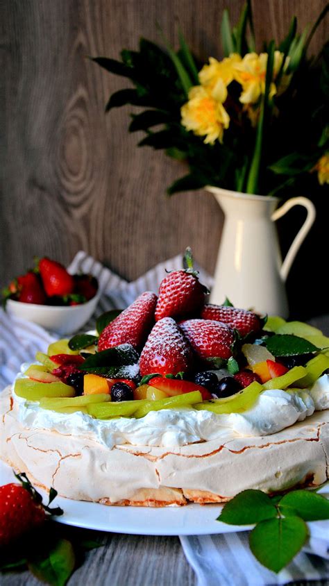 Pavlova Video Minjina Kuhinjica Pavlova Fruity Desserts Dessert