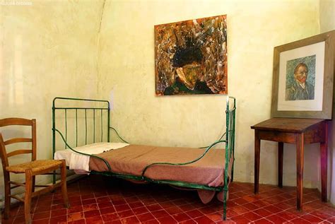 La première, conservée au musée van gogh d'amsterdam dans une lettre adressée à son frère théo, vincent explique ce qui l'incite à peindre une telle oeuvre : Vincent Van Gogh en Provence | Avignon et Provence
