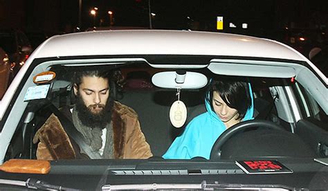 אפילו שהם הרחק מעבר לים, בני הזוג המוסיקלי נינט טייב ויוסי מזרחי לא יורדים מהכותרות. יפה בתכלת: נינט והחבר סוגרים את הלילה