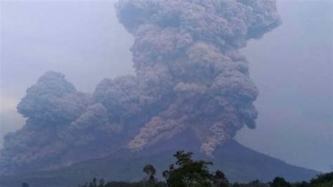 Gunung agung meletus 2018, erupsi yang kacaukan wisata bali. Jumat Sore, Gunung Sinabung Kembali Meletus Disertai Awan ...