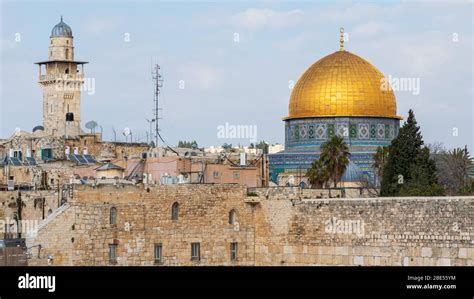 The Western Wall And The Al Aqsa Mosque In Jerusalem Stock Photo Alamy