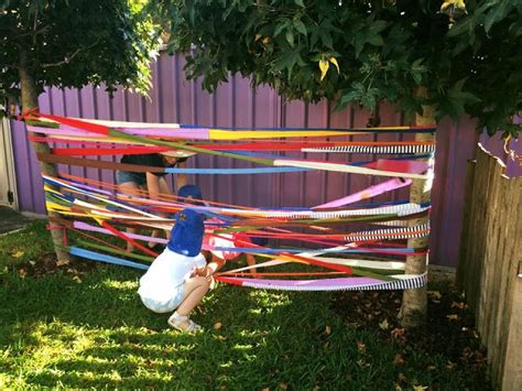 La piñata es uno de los juegos tradicionales mexicanos más populares. PEQUEfelicidad: 10 IDEAS PARA JUGAR CON LAZOS | Patio de niños, Recreo al aire libre para niños ...