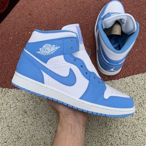 Air Jordan 1 Mid Unc