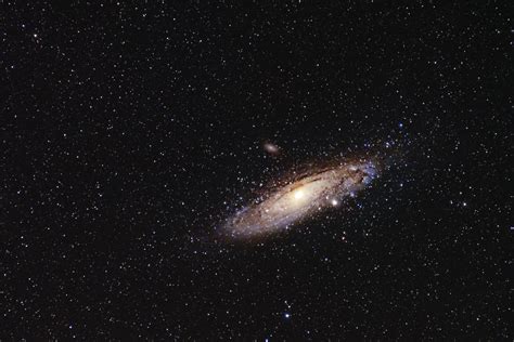 The andromeda galaxy in true color, my first attempt at deep space ...