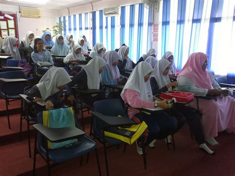 Program transisi pendidikan khas sekolah menengah kebangsaan dato penggawa barat menawarkan asas beberapa kemahiran seperti asas memasak,menghidang makanan, menjahit,asas landskap dan bunga hiasan,membuat kraf seperti bakul kertas, batik perspek dan khat perspek. PANITIA REKA CIPTA SMK AYER BALOI