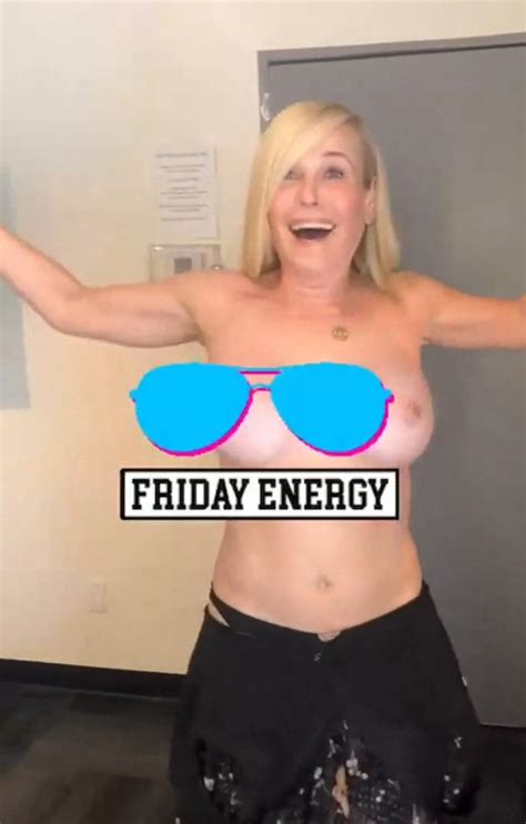 Chelsea Handler Tits Fappening Exhibited Pics The Fappening