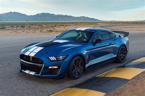 Our comprehensive coverage delivers all you need to know to make an informed car buying decision. Ford Mustang Shelby GT500 (2020) - Galerie prasowe ...