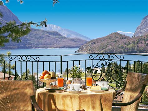 Choose from a wide range of properties which booking.com offers. Hotel Miralago in Molveno bei alltours buchen