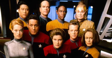 Star Trek Voyager Cast Reunited Ahead Of Documentary • Geekspin
