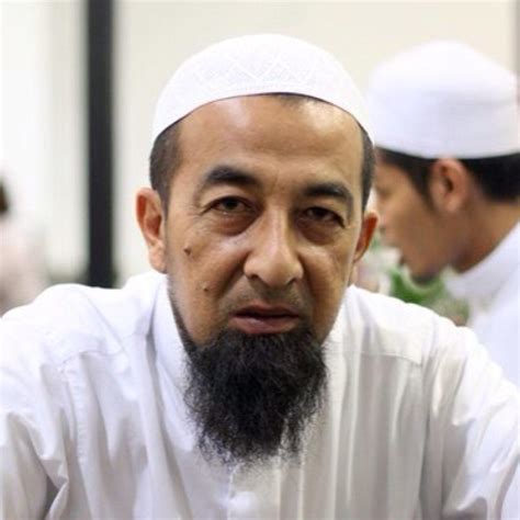 Ok, mungkin yang tidak tahu, ustaz azhar idrus setakat ini ada 3 orang isteri dengan 7 orang anak. Ibnu Hasyim: Kerajaan Syaitan.. -Ustaz Azhar Idrus (Video)