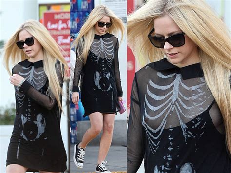 Avril Lavigne See Through Nipple Pumpkin Shopping Boob Slip