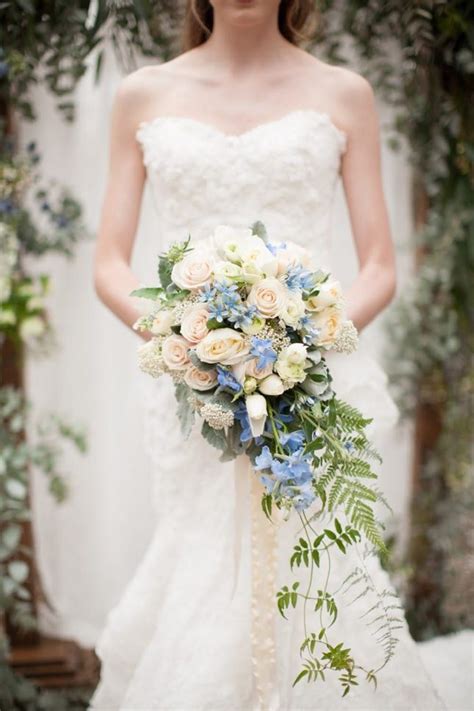 27 Stunning Cascading Bouquets For Every Type Of Wedding Cascading