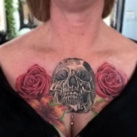 Chest Tattoo Of Skulls And Roses Skull Tattoo Chest Tattoo Skulls And Roses
