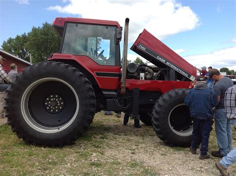 1992 Case Ih 7140 Tractor Sold High On Canadian Farm Auction Today Agweb