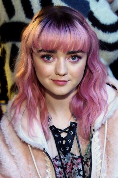 Maisie Williams Cute Pink Hair Celebrity Hairstyles In 2020 Pink