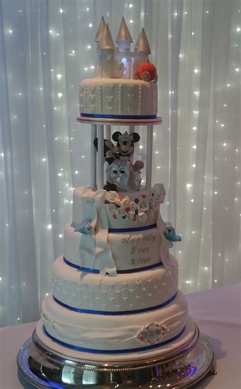 The ee20 engine had an aluminium alloy block with 86.0 mm bores and an 86.0 mm stroke for a capacity of 1998 cc. Minnie & Mickey mouse themed wedding cake with lit castle ...