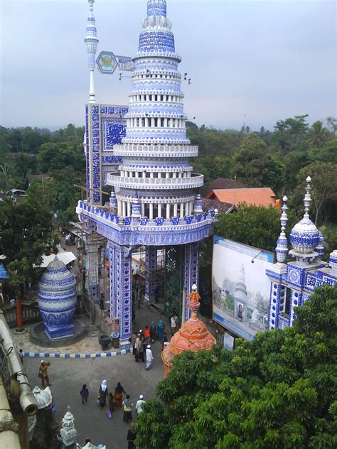 Saya masuk melewati jalan desa, kemudian diarahkan menuju gang sempit ke arah masjid tiban. Foto Gambar Pondok Turen Malang