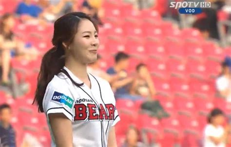 See It Rhythmic Gymnast Flips Body Throwing Out First Pitch Ny Daily