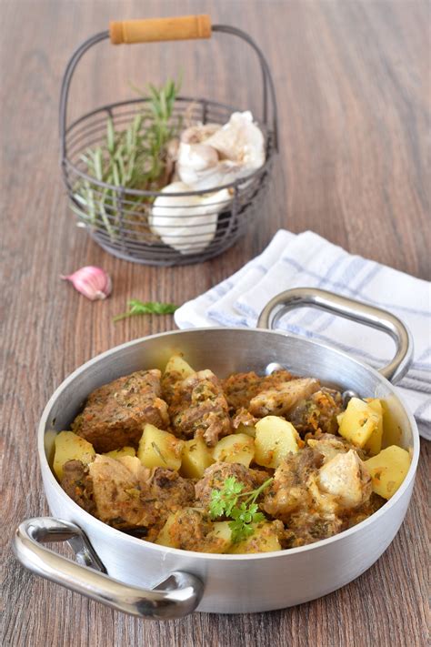Reale di vitello con osso al forno. Punta di vitello in padella | Punta di vitello con patate