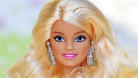 Lalka Barbie Historia Ciekawostki I Trendy E Kolorowankieu