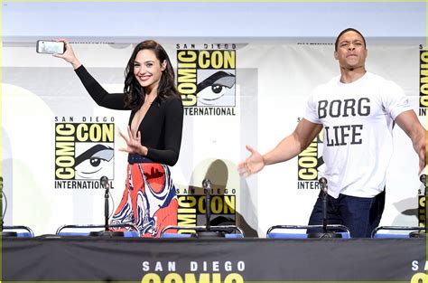 Full Sized Photo Of Ben Affleck Gal Gadot Bring Justice League To Comic