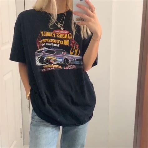 We are all about achieving comfort + cuteness, and we totally we also offer so many cute oversized basics and pocket tops. Black oversized vintage graphic tee, so comfy and ...