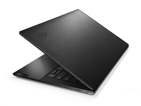 Lenovo Yoga Slim 9i Un Portátil De Lujo Con Portada De Piel
