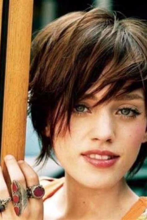 Funky Short Pixie Haircut With Long Bangs Ideas 83